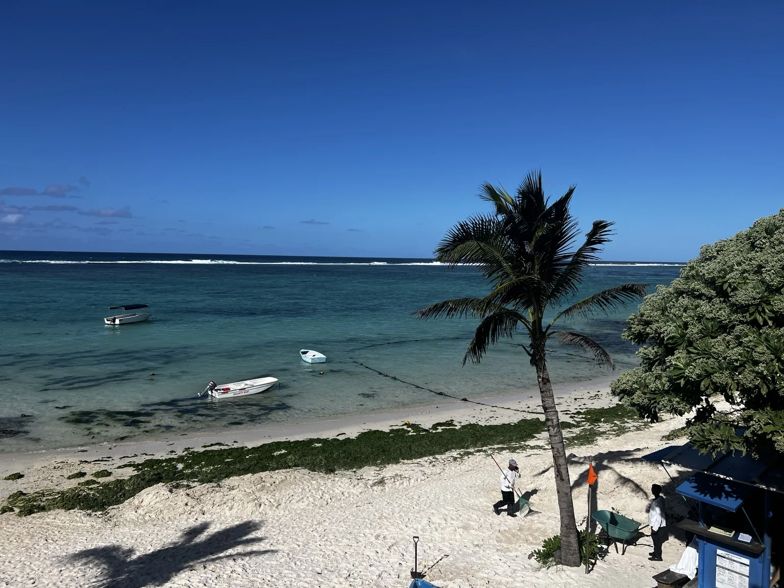 Turquoise water and boats in Mauritius
